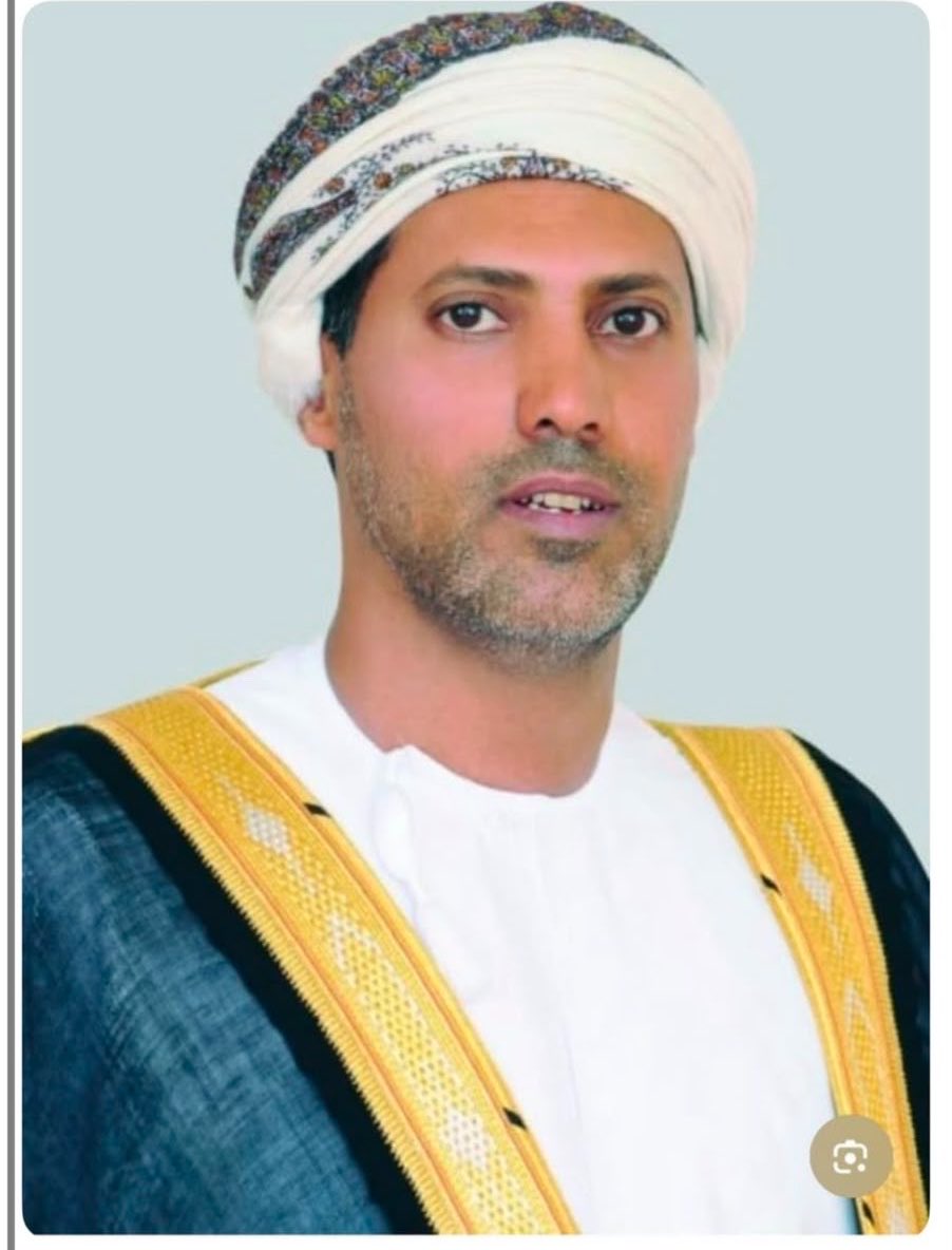 mohad_hinai's tweet photo. الثروة قد ينالها كثيرون، أما الكرم والإقدام فلا يُرزقهما إلا أصحاب النفوس الكبيرة. والشيخ خالد بن مستهيل بن  أحمد بن علي المعشني الحكلي جمع بين نعمة المال وشرف العطاء، فكان كريمًا في بذله، مقدامًا في مواقفه، وترك بصمةً تسبق اسمه أينما ذُكر 

أنجف عيديد كير اكبور بر حكلي  تبرع ب60 الف ريال لحملة  #ظفار_تلبي_النداء للطفل العجمي