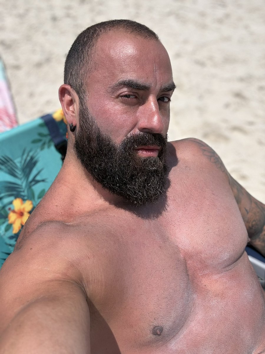 An_tonyMichael's tweet photo. Beach day #TuesdayMiddayVibes #PaísesBajos #malefeetmaster #beachfun #mensheath https://t.co/fbH9d4QMEk