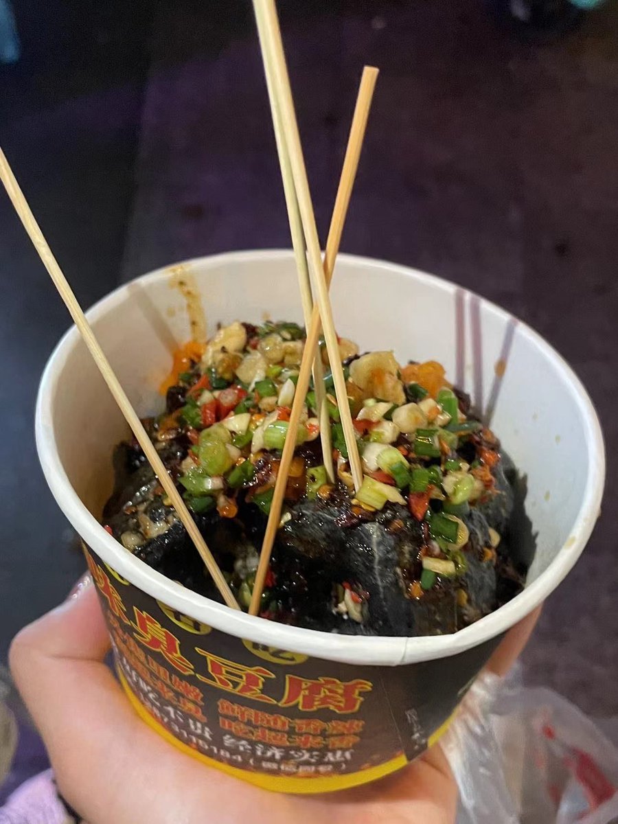 cricketkrishna's tweet photo. [Crunchy fried stinky tofu drizzled with spicy sauce u0026 sesame seeds — the perfect late-night street pick-me-up! ]， https://t.co/cXx1TkdLhZ