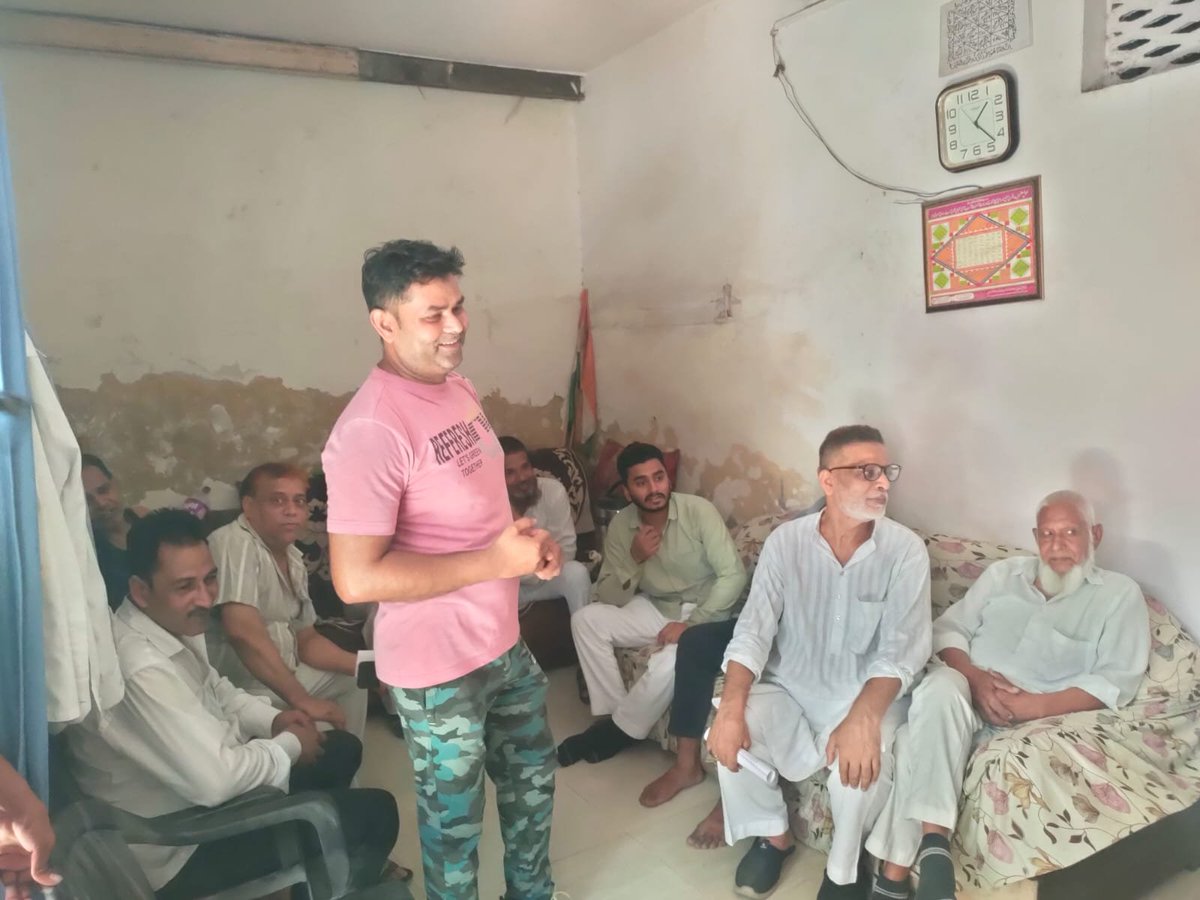 AapKaGopalRai's tweet photo. बाबरपुर विधानसभा में वार्ड नंबर 236 कर्दमपुरी के न्यू कर्दमपुरी के अंतर्गत श्री सोनू भाई के घर पर 'SIR सहयोग केंद्र' का किया शुभारंभ। https://t.co/9xFeBPNmZ9