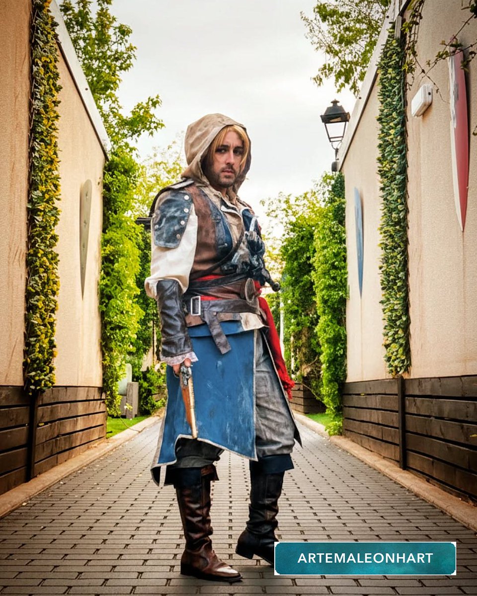 UbisoftPL's tweet photo. Życie pirata nigdy nie wychodzi z mody…  To samo można powiedzieć o tych niesamowitych cosplayerach wcielających się w Edwarda Kenwaya!👌

🎭: IG: elmo_cos, IG: hardmode.cosplay, IG: artemaleonhart.
📸: IG: jvlixi (#1), IG: mei.scarlet_cos (#2).

#AssassinsCreed #ACFinest https://t.co/7smPrQAlcg