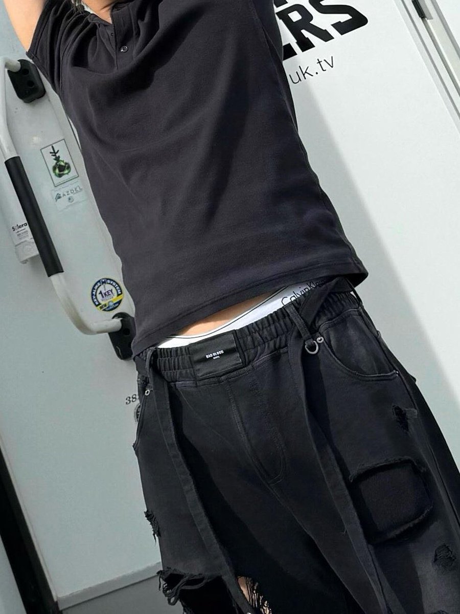 cxrmelina's tweet photo. still processing mingi tummy….. he knows exactly what he’s doing.. https://t.co/v8BmZpFvtD