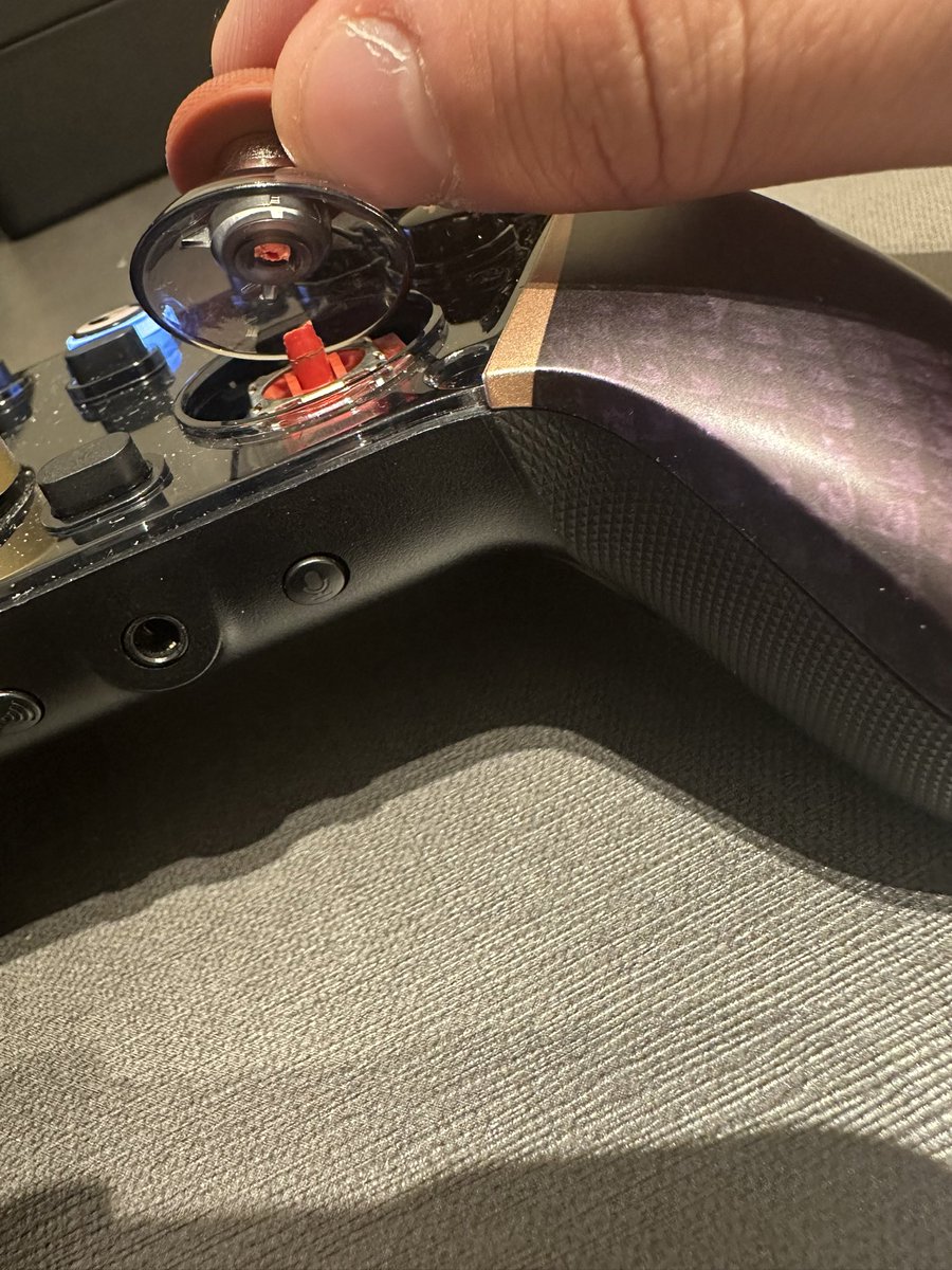 Fdhhd231242's tweet photo. @mygamesir hi……..So can i get a replacement please https://t.co/4e1cA2L6LX