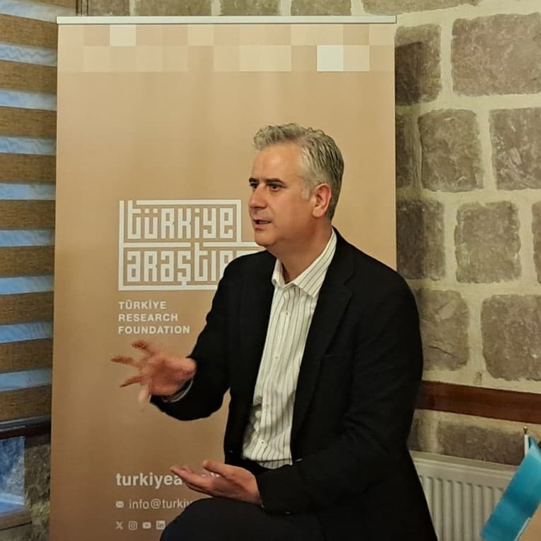 tavakfi's tweet photo. 📚 Türkiye Araştırmaları Vakfı Ankara Yaz Seminerleri, Prof. Dr. Hasan Basri Yalçın'ın (@hby34) "Dünya Düzeni ve Türkiye" başlıklı açılış dersiyle başladı. https://t.co/cA4Zn4rqc2