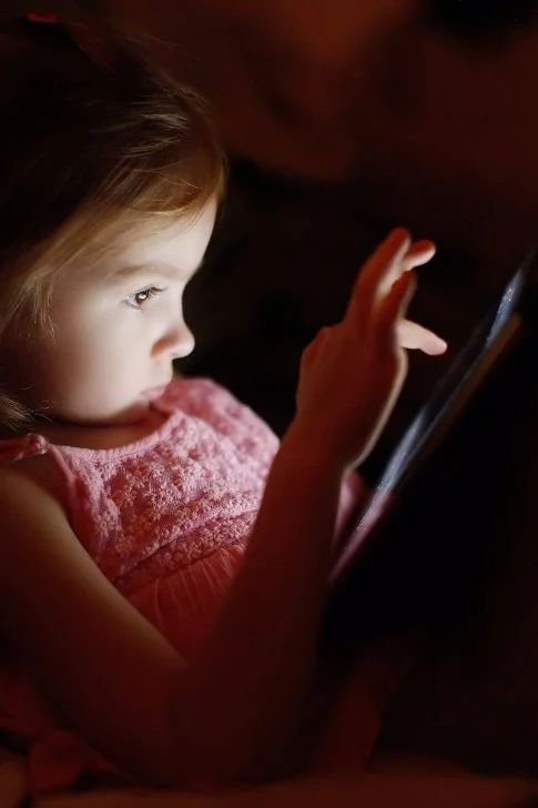 forallcurious's tweet photo. 🚨: Screen time destroys toddler's brains. For every 30 minutes, the risk of speech delay increases 49%. https://t.co/9iP7p1Hyc1