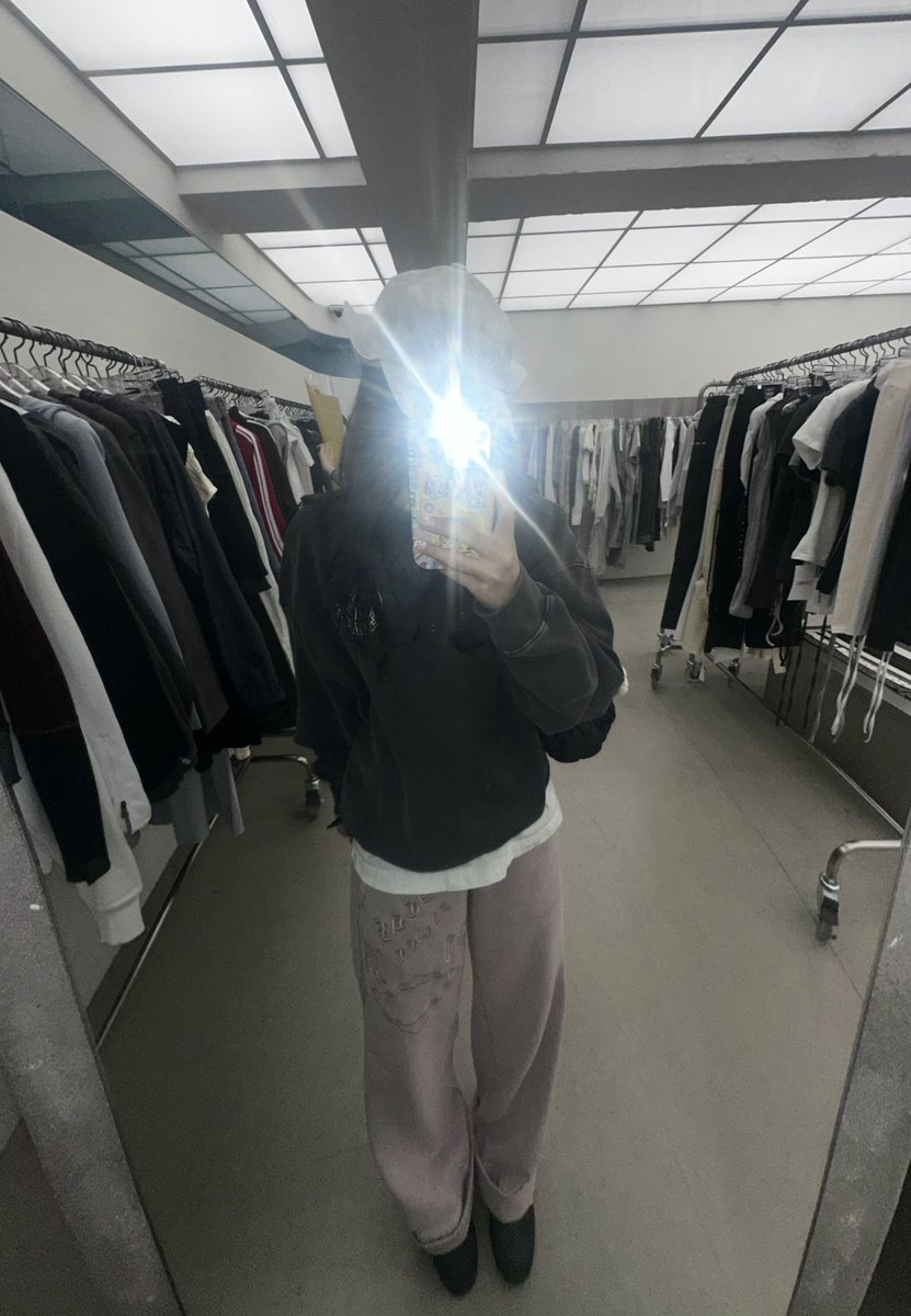 ahpjop's tweet photo. #치마 #머치머치 #오빠 https://t.co/oBE6DMiXyb