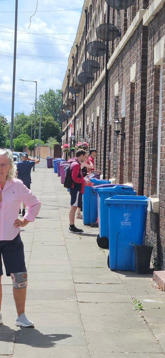 AnvawisEvent's tweet photo. Social media connects us, but conversations build communities. Door knocking, listening, and standing with residents. 🌹 @LiverpoolLabour @WestDerbyCLP @LabourNorthWest #LocalCampaign #YourVoiceMatters #OnTheDoorstep #StrongerTogether #community https://t.co/OSSEmWrJ2U