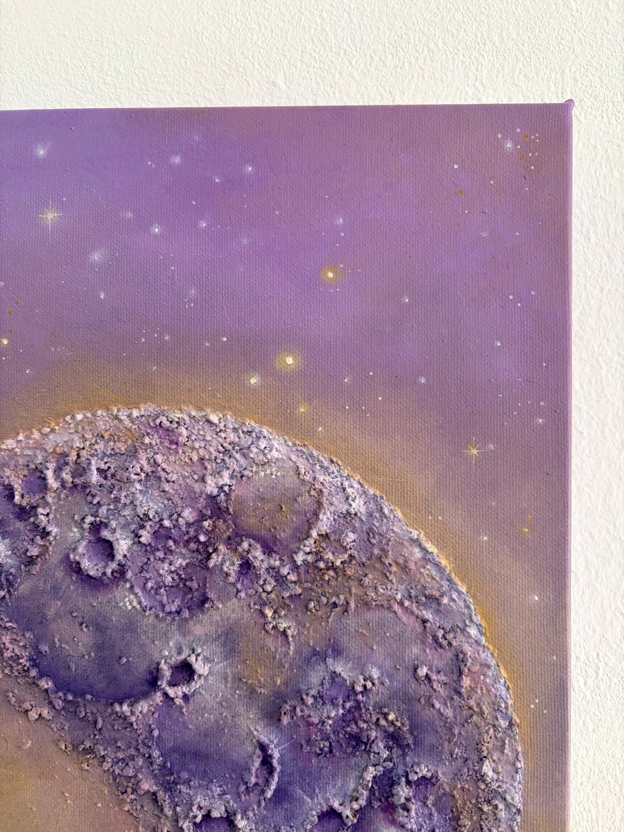 limon_Art_'s tweet photo. 🔮 ALQUIMIA LUNAR 🔮

Una pieza nacida del silencio del cosmos. El óleo y las texturas naturales se transmutan sobre el lienzo, esculpiendo los cráteres de una noche eterna donde el púrpura y los tonos cálidos se abrazan en un misterio irrepetible. Mística hecha arte. ✨

🎨
Esencia: Óleo y texturas naturales sobre lienzo.
Exclusividad: Pieza única original.
Medidas: 40x30x4cm. 
Precio: 130€ (+ 18€ de envío certificado con seguimiento a la península) 📦. 

📩 Si sientes su llamada, escríbeme un mensaje directo (DM) para reservarla.