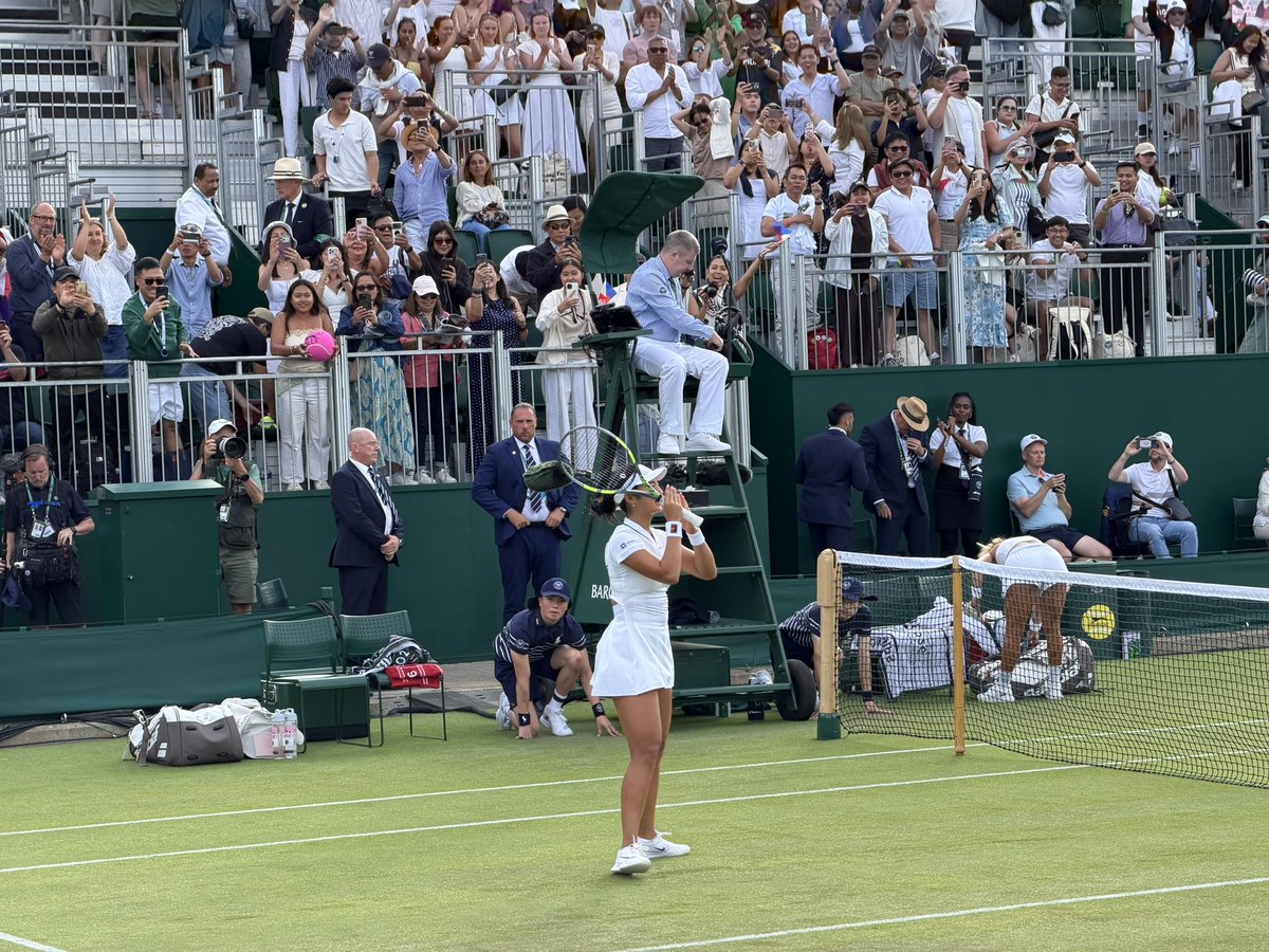 DYANCASTILLEJO's tweet photo. 6-1;6-2 Eala is in RD 2 Wimbledon https://t.co/j2WbgoR1h7