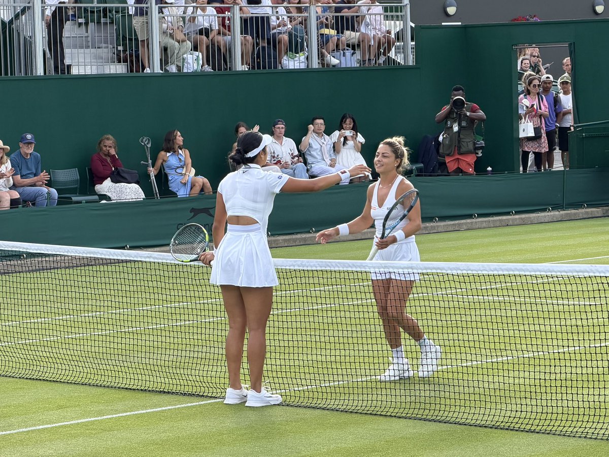 DYANCASTILLEJO's tweet photo. 6-1;6-2 Eala is in RD 2 Wimbledon https://t.co/j2WbgoR1h7