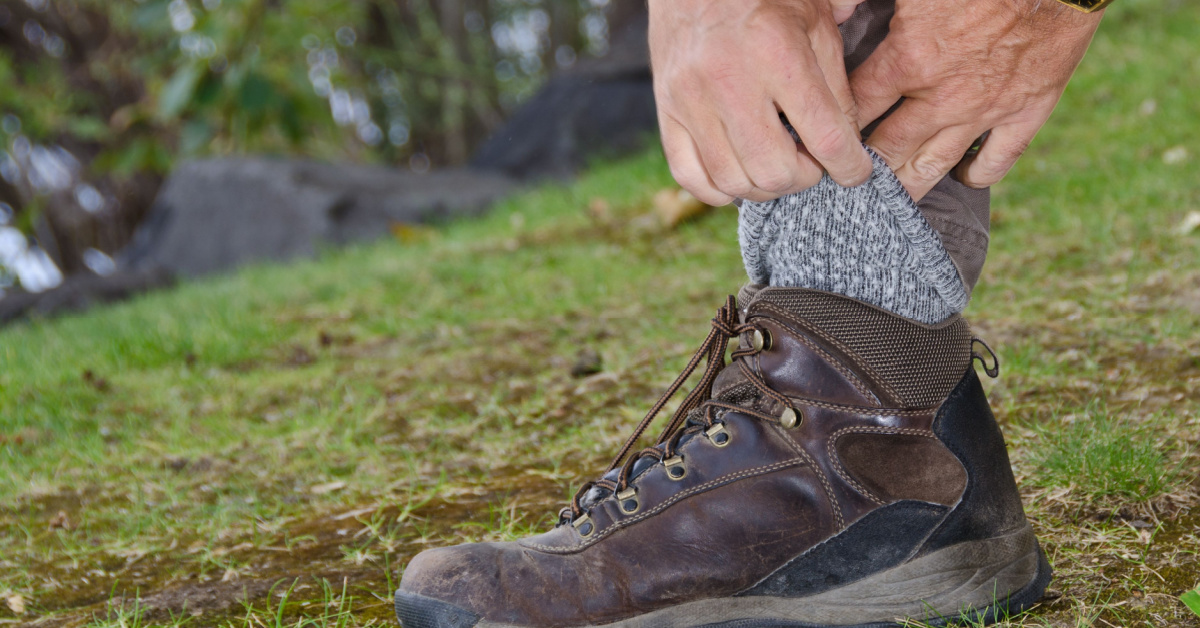 DurhamHealth's tweet photo. Heading outdoors this #CanadaDay? 🇨🇦 

Stay safe from ticks with these tips:
✅ Keep to marked trails.
✅ Avoid shrubs &amp; grassy areas.
✅Wear light-coloured clothing.
✅Use bug spray with DEET or Picaridin.
✅Wear long sleeves, pants, socks &amp; closed shoes.
https://t.co/uqKutUREPP https://t.co/2zDUFaAMBM