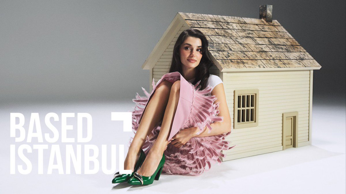 portalhandebr's tweet photo. Saiu o vídeo oficial do editorial da Hande Erçel para a revista Based Istanbul. Assista agora no YouTube.

The official video for the editorial Hande did to the magazine Based Istanbul is out now. Watch on YouTube.

🔗 https://t.co/rNmqFDs4Sj https://t.co/WMRiln6FkC