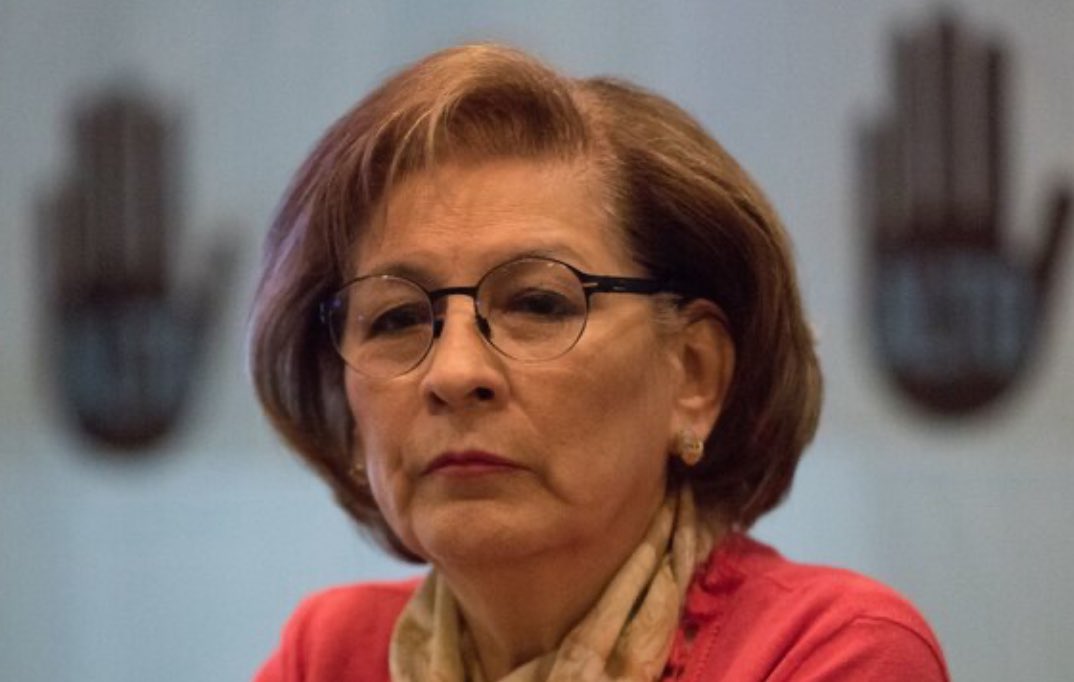 annaazul's tweet photo. #CeroGómezLeyva trabado se quedó… 
Difícil recuperarse del gancho al hígado que le dio @MarySainz004… 

Ciro siempre ha acusado y señalado a muchos… es arrogante, altanero. Está del lado del expresidente espurio @FelipeCalderon… es devoto de la “difunta” y presunta torturadora Isabel Miranda. 

Apoya casos fabricados y montajes que han arruinado vidas, mientras él señala, juzga… 

A ellos sí les cree…
