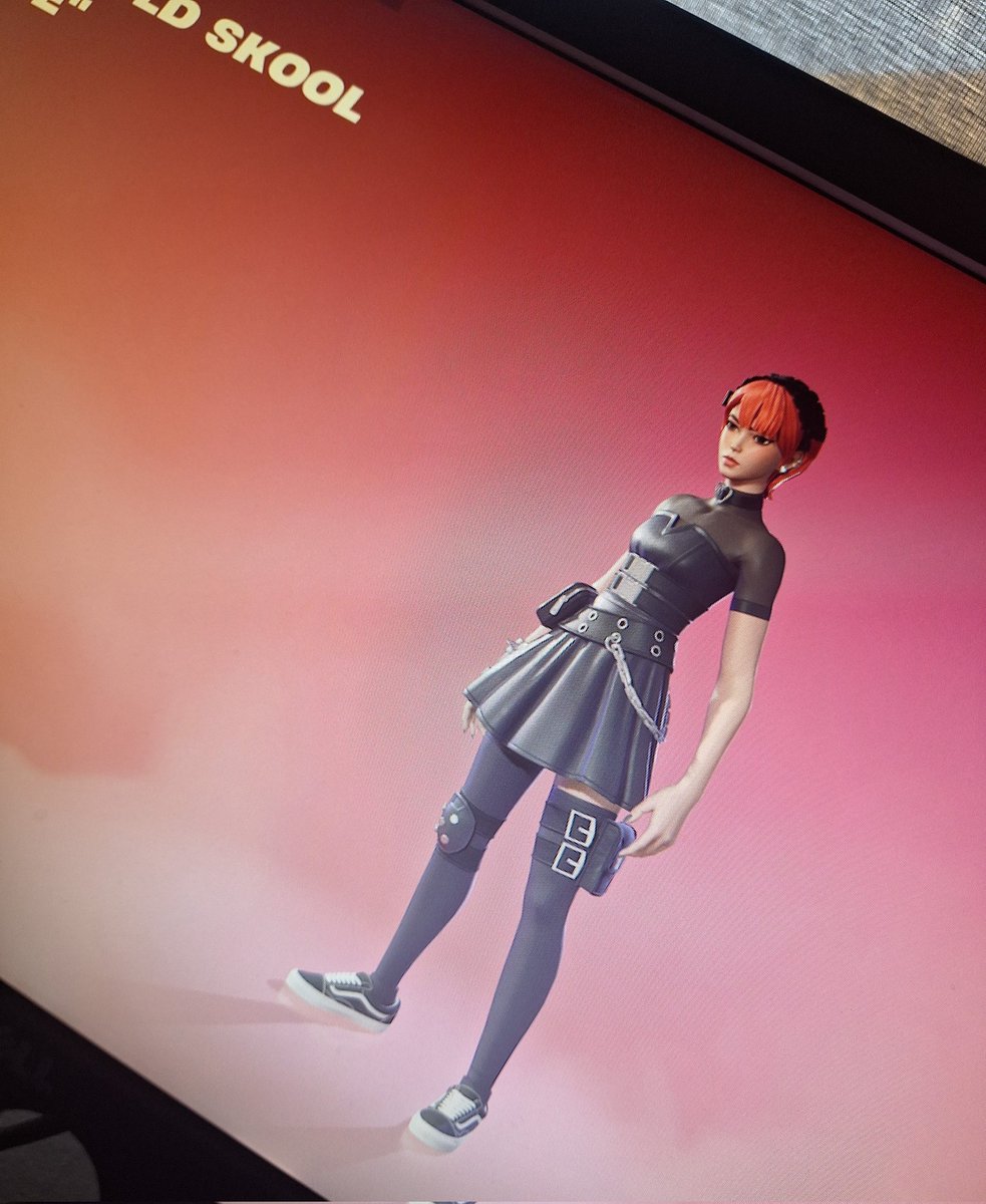 feinfg's tweet photo. Esos tenis si se ven muy femboys jsjsjs 
#femboy #fortnite https://t.co/GyrG6YMLwz