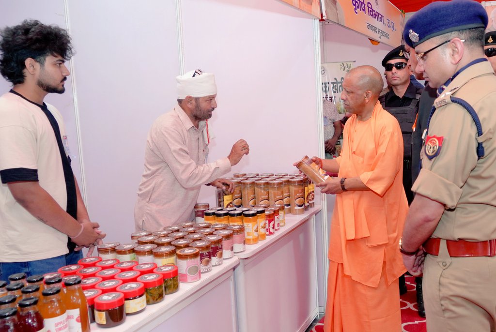 Comm_Moradabad's tweet photo. ‼️MBD CHRONICLE‼️
CM Sir @myogiadityanath in Division
Moradabad
Dated:-
29/6/26
स्थानीय उत्पाद...
#MbdJournal https://t.co/o05GdBp9Mp