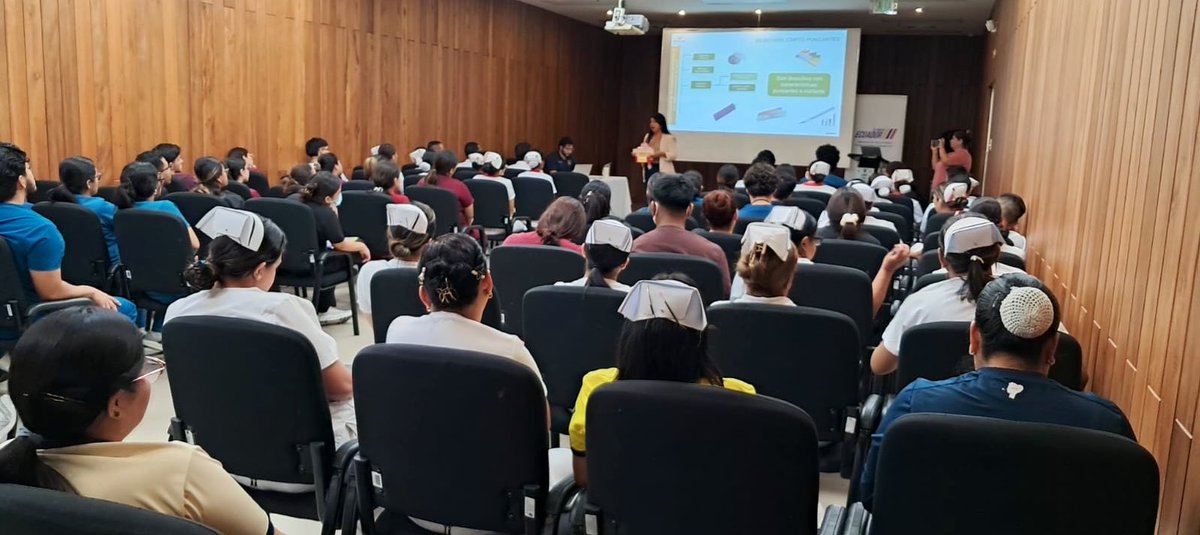 HGuasmoSur's tweet photo. En @HGuasmoSur reforzamos la capacitación en procedimientos seguros para el manejo y desecho de cortopunzantes hospitalarios.
✅ Prevención de riesgos laborales
✅ Protección del personal asistencial
✅ Compromiso con la seguridad de todos.

Cuidamos a quienes nos cuidan. https://t.co/42od6noL6m