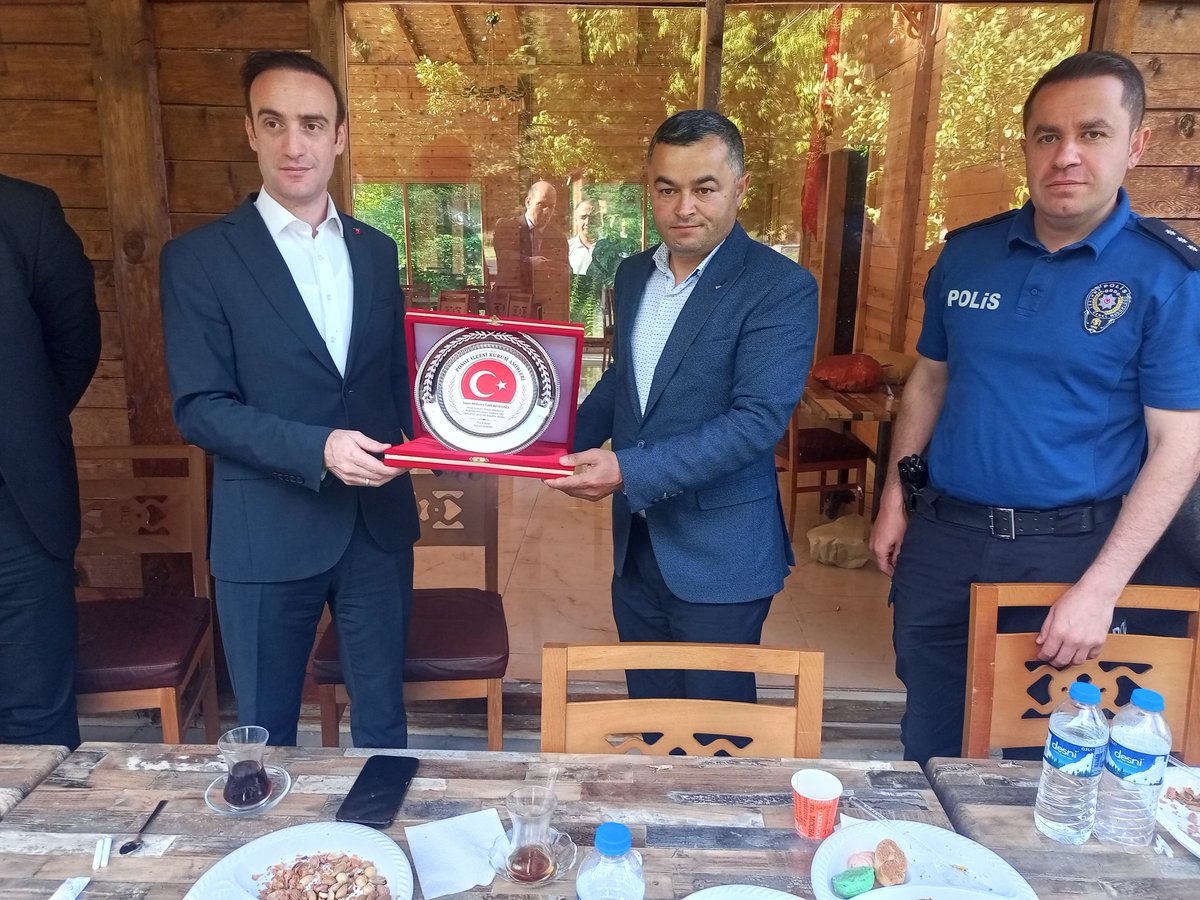 PosofKaymakamlk's tweet photo. Kaymakamımız Sayın Mehmet Fatih KESTİOĞLU'na Veda Programı Düzenlendi https://t.co/8jqNNm6ZWO