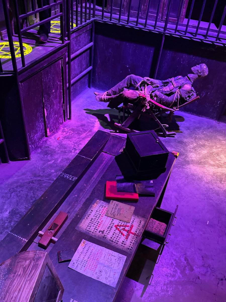 WillenaRoop's tweet photo. [Locked in a dim escape room! Solve cryptic puzzles, find hidden keys u0026 escape before time’s up  #RoomEscapeChallenge]， https://t.co/7ygx9tES6L