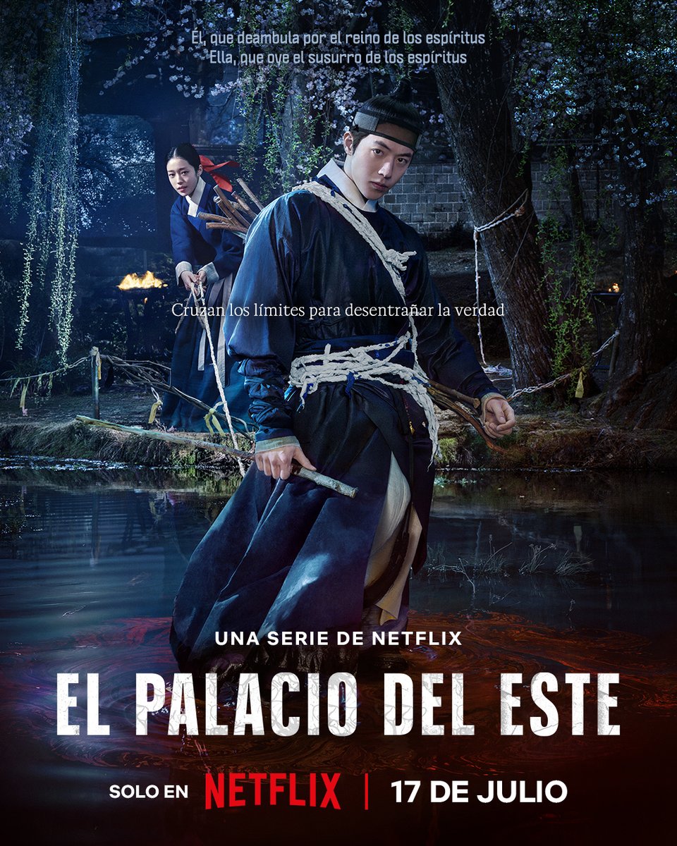 NetflixLAT's tweet photo. Un hombre que camina entre espíritus. Una dama de la corte que escucha a los muertos. Juntos, deberán revelar los oscuros secretos el Palacio del Este.

'El palacio del este', estreno 17 de julio, solo en Netflix. https://t.co/ALA81xG0e4