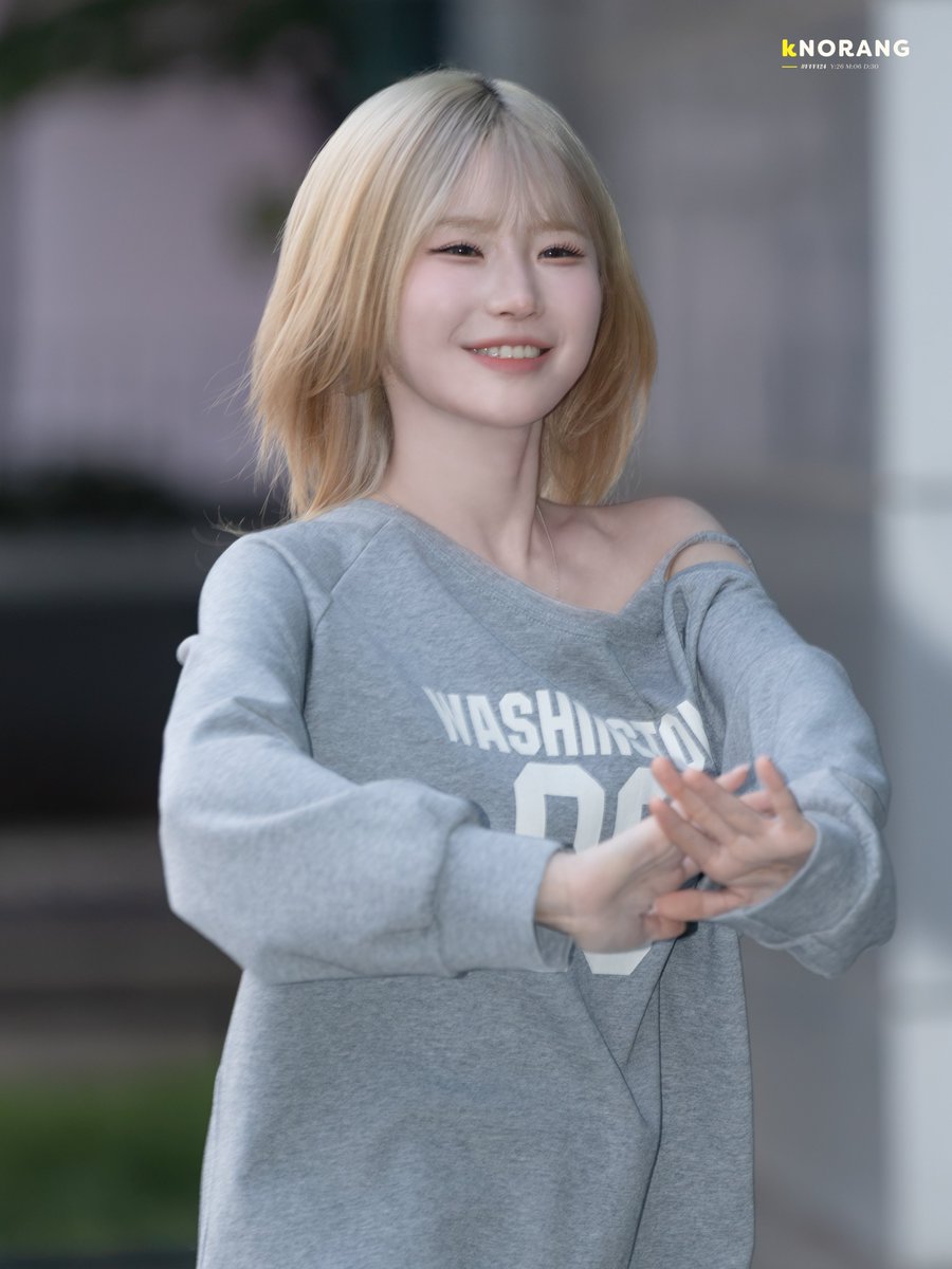 knorang0929's tweet photo. 260630 웬디의 영스트리트 스페셜 DJ
2일차 출근
송하영

#프로미스나인 #fromis_9
#송하영 #SONGHAYOUNG https://t.co/hrT2kkmhco