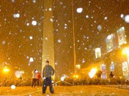 TTendenciaX's tweet photo. "Nieve":
Porque pronosticaron 3cm de nieve para algunas zonas de Buenos Aires en los próximos 3 días. https://t.co/guoB4vzL42