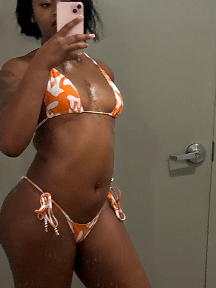 xoniambi's tweet photo. 🍊 https://t.co/r6rqINqjju