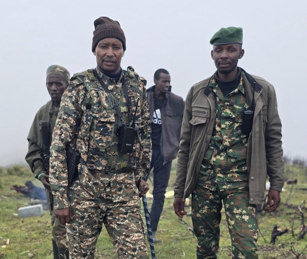 RugemaWirwanda's tweet photo. #M23_Twirwaneho barashe Interahamwe za Ndayishimiye n'Iindege 2 za Helicopter za Tshisekedi  mu mujyi wa Baraka inarasa Aerodrome ya Baraka ikoresheje drone,nyuma yo kurasa aha hombi Twirwaneho yanarashe ibirindiro by'ingabo y'Uburundi byari mu gace ka #Mushimbakye muri Baraka https://t.co/QB9tAP4ksj