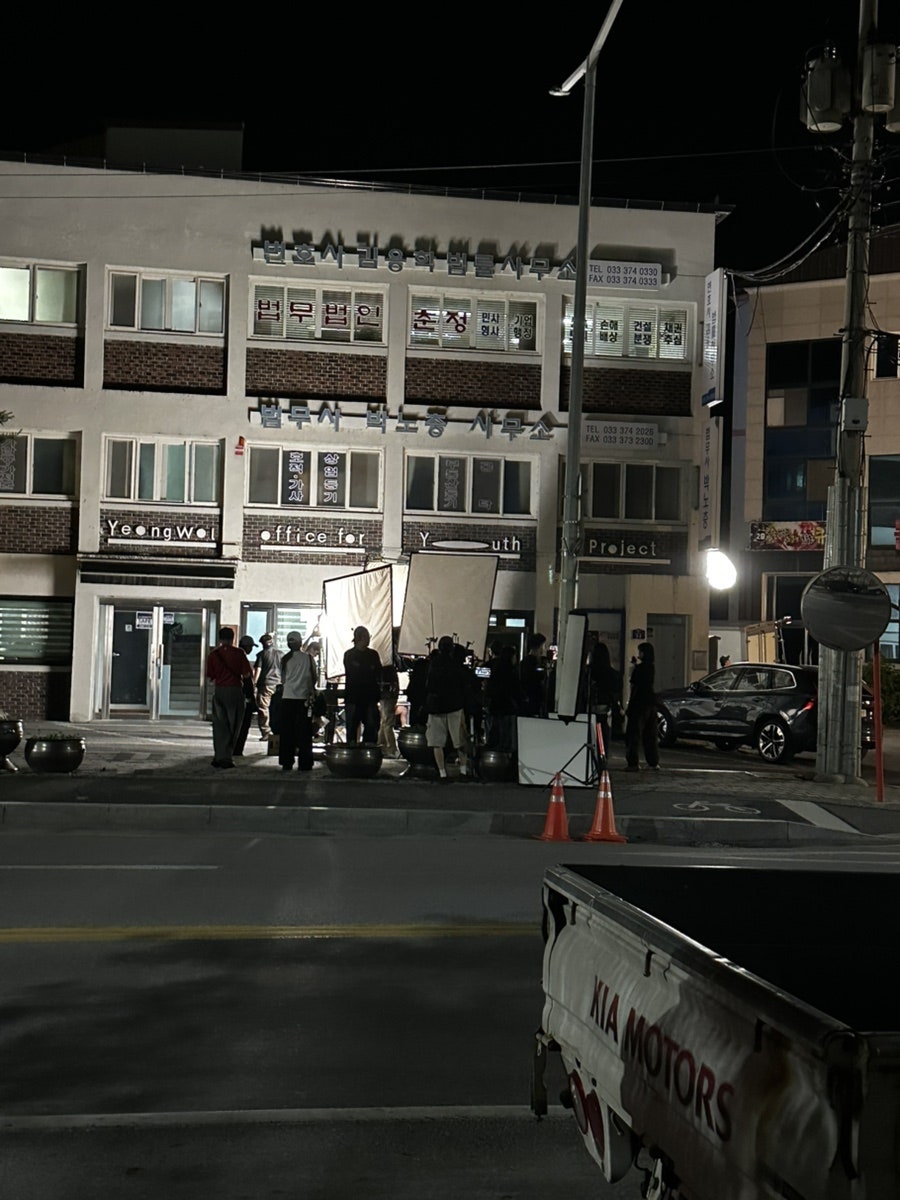 hyeoon_edits's tweet photo. Op: On Sunday evening, I was taking the train and walking home from Yeongwol Station,And then? I realized I had stumbled upon a filming location.
And then?! When I looked more closely while recording a video,
I realized I had seen actress Kim Hye-yoon.

#김혜윤  #GoodPartner2 https://t.co/ib5DLE9Iim