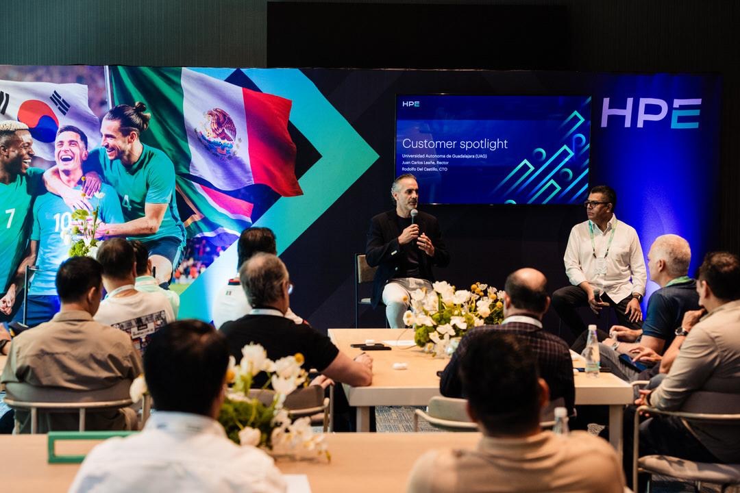 facundocesar's tweet photo. Hay experiencias que van más allá del juego… y el fútbol es una de ellas.
Así vivimos el arranque rumbo a la FIFA World Cup 2026, compartiendo junto a nuestros clientes de HPE México y Corea del Sur un momento que conectó culturas, negocios y pasión en un mismo escenario. https://t.co/qUMH2RK7Aw