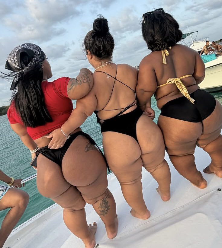 Billy__Chapman's tweet photo. They were not blessed with height but they have what some other ladies are yearning to have. https://t.co/oybTj7LNtK