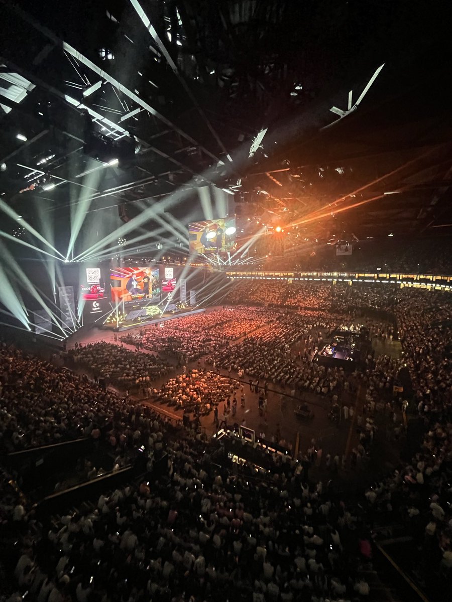 DylanJfn's tweet photo. @gentlemates @M8Reactions @ParisM8 Merci la team c’était telllent magique 😍 https://t.co/4aeIc78Yo4