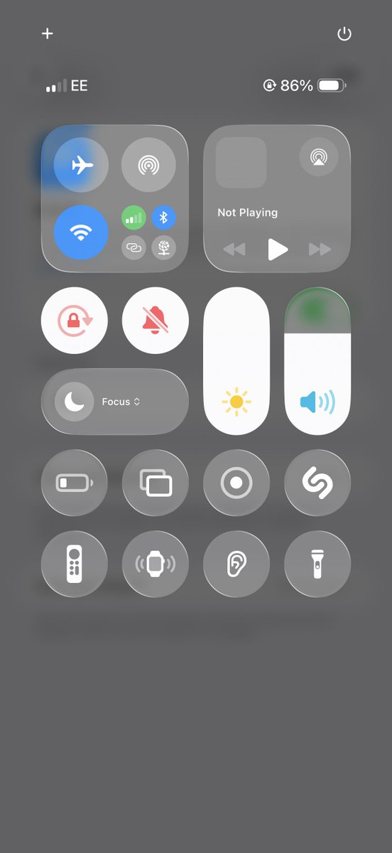 danmm2701's tweet photo. @EE seriously what’s going on with the network signal is playing up can only make a call on WiFi calling got 5G but doesn’t work tf 🤬😡 https://t.co/jEg1CMUOUX