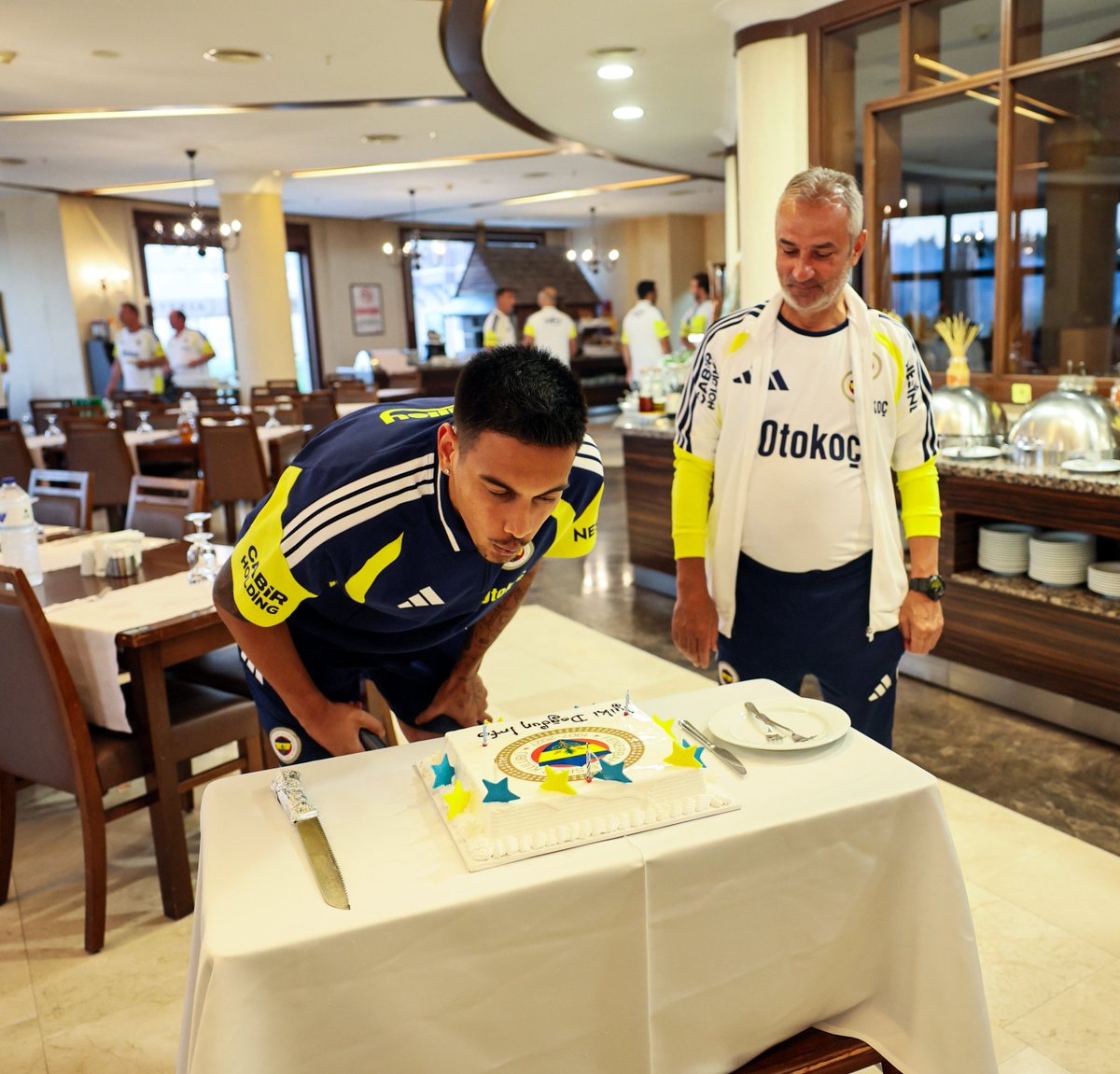 TekYolFener's tweet photo. İrfan Can Eğribayat'ın doğum günü kutlandı. https://t.co/RVzW0hYNAP