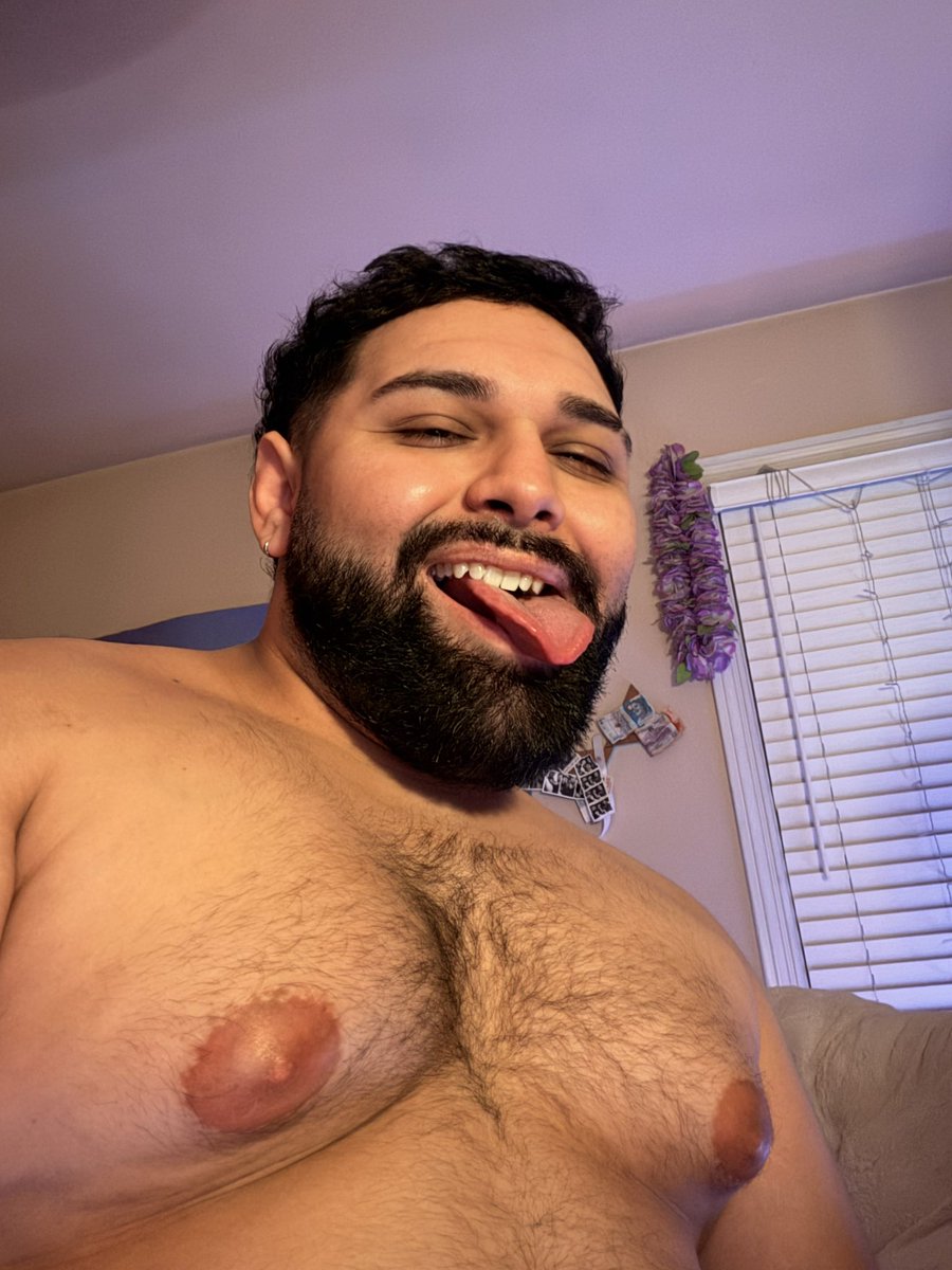 Ed_dones's tweet photo. boobs for the boys https://t.co/rPsJkUtKcS