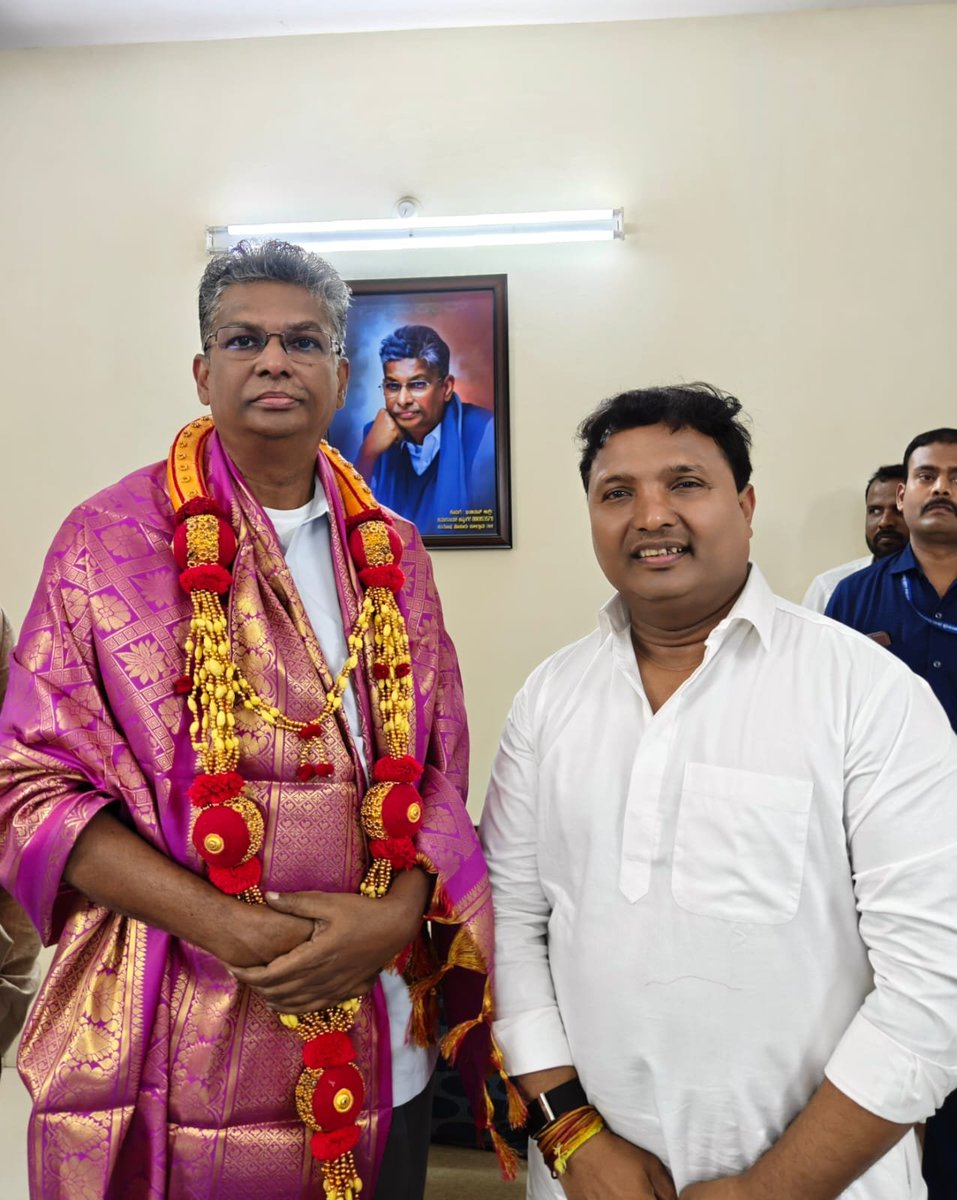 srinivasiyc's tweet photo. Called upon Hon'ble Minister Shri Satish Jarkiholi ji following my appointment as Chief Organiser of Congress Seva Dal.
 
Grateful for his warm wishes, and valuable guidance. @JarkiholiSatish https://t.co/akcwa0D7HI