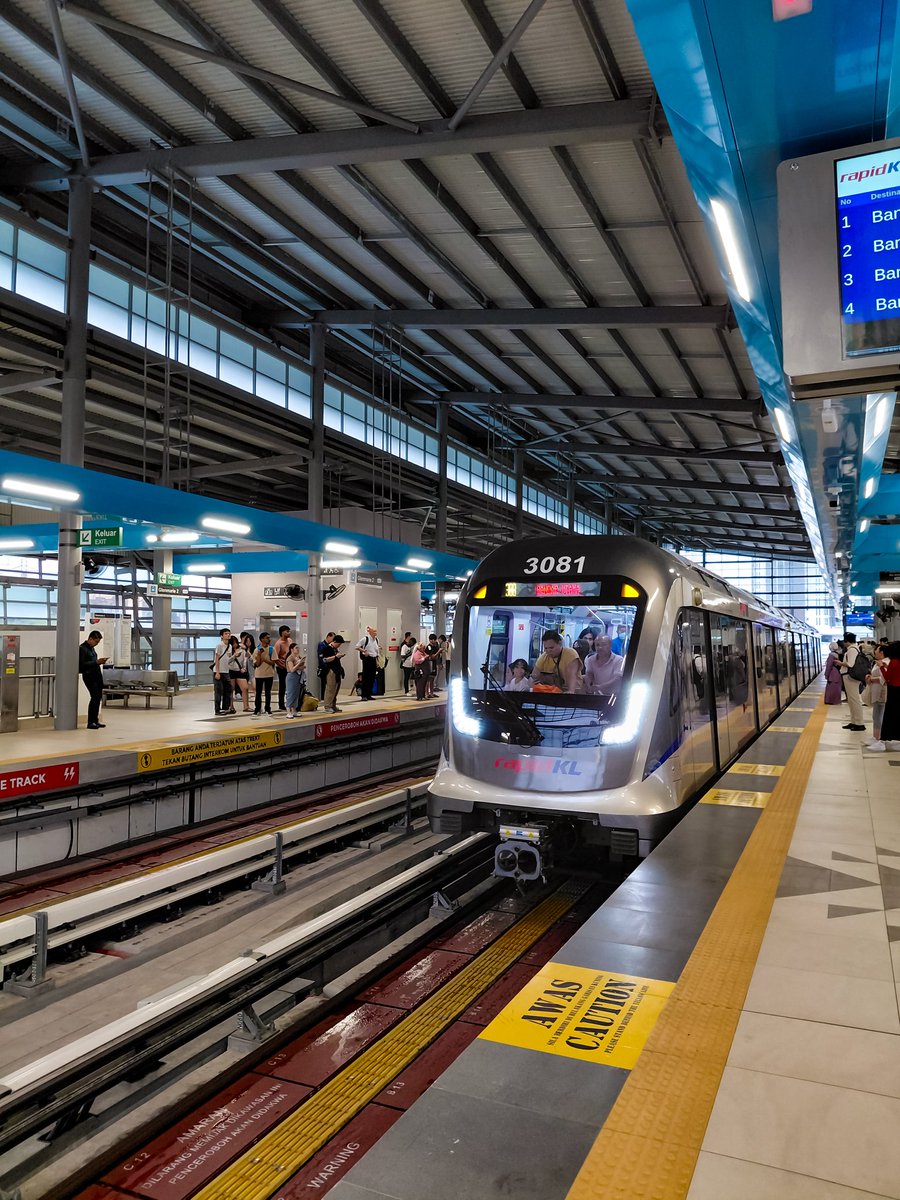 anuar_faez14's tweet photo. First Day naik LRT3 Laluan Shah Alam https://t.co/KfoZVBTFw3