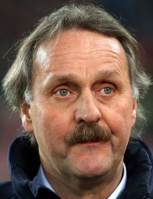 RegioTrainer's tweet photo. Nur einer kann die deutsche Nationalmannschaft retten.

#GERPAR #DFBTeam https://t.co/GTk8iRLwWv