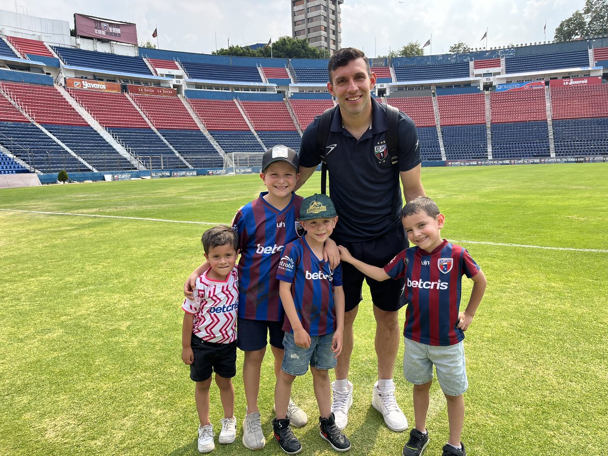GaB_Cerda's tweet photo. @Atlante Porque el primer partido de Pablo en un estadio fue del Atlante. Que sea su primer partido de México en un mundial gracias al Atlante sería su sueño. https://t.co/RVzEef9NNp