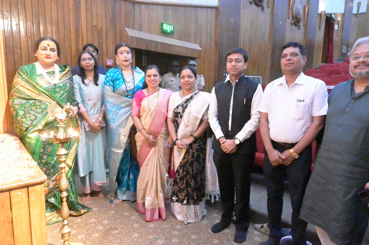 KDMCOfficial's tweet photo. कल्याण डोंबिवली महानगरपालिका व किन्नर अस्मिता यांचे संयुक्त विद्यमाने महापालिकेमार्फत अतिशय दिमाखदार कार्यक्रमाचे आयोजन !
#kdmc #kdmcupdates https://t.co/Kznt0KjY1E