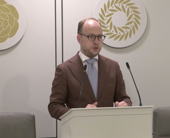 TheoBuysStocks's tweet photo. Beste @Stas_Financien

Dat jij er niet van wakker ligt is denk ik het probleem, duizenden beleggers wel, we willen weten of er nog een toekomst is voor ons hier.

Wat is het gat tussen de politiek en de burger weer groot 😔 https://t.co/LzenDLJzMf