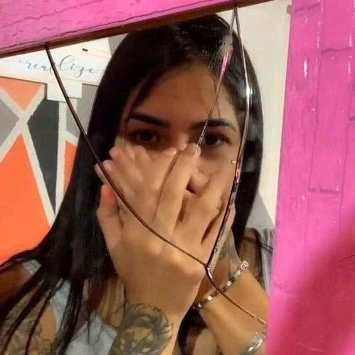 desiludido's tweet photo. @QGdoPOP Achei que ela tinha raspado o osso do queixo e as laterais dessa cara quadrada dela, e ela vai e faz exatamente o oposto 🤡 https://t.co/6rf0RIs2Ua