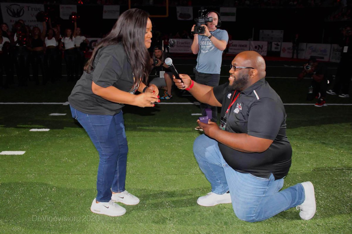 jcjackson904's tweet photo. One month ago today, I asked my now fiancΓ©e' for her hand in marriage and she happily said yes! Side Note: Planning a wedding is STRESSFUL, but it's easy to handle when you are doing it with someone you love! #UniqueVoices! #SheSaidYes! #HeresToForever! πβ€οΈ https://t.co/AVWHAJsSja