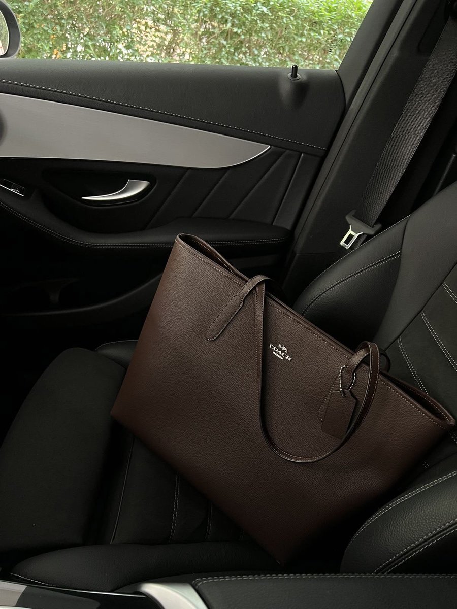 someoneobi's tweet photo. — Coach City tote ปาก 17 นิ้ว

ปี 2024 สี Mable สวยมากๆๆค้าบ สายสวยแข็งแรง มุมไม่มีถลอก ป้ายไม่ลอก แป๊กด้านนึงยังห่อซีล อปก.มีการ์ด ป้ายราคา สีแบบดูแพง เริ่ดมากค้าบ ใช้ต่อได้ยาวๆเลย ใหม่มากๆ

📍 4,290 ส่งฟรีค้าบ

#กระเป๋าcoach #coachthailand #กระเป๋าcoachมือ2 #ส่งต่อcoach https://t.co/ubYiQTU9eM