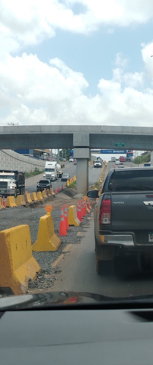 Ce_le_ne's tweet photo. Tengo una duda existencial, este es el retorno elevado que construyeron en El Espino de La Chorrera, ahora viene la ampliación por debajo, que harán con esa estructura que esta en todo el medio 🫢 https://t.co/8eOKudzJL0