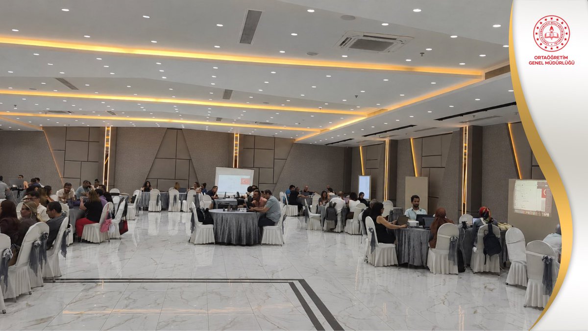 meb_ogm's tweet photo. ÖZEL PROGRAM UYGULAYAN FEN LİSELERİ DERS KİTAPLARI YAZIM ÇALIŞMASI GERÇEKLEŞTİRİLİYOR
📌 Türkiye Yüzyılı Maarif Modeli kapsamında Özel Program Uygulayan Fen Liseleri Ders Kitapları Yazım Çalışması ile Seçmeli Dersler Öğretim Programları Geliştirme Çalışması, Gaziantep'te gerçekleştiriliyor.
📚 Çalışmalar kapsamında, TÜBİTAK Fen Lisesi ve BAYKAR Fen Lisesinde okutulacak tematik derslere yönelik ders kitapları hazırlanırken, seçmeli ders öğretim programlarının geliştirilmesine yönelik çalışmalar da yürütülüyor.
👥 Alan uzmanları, akademisyenler, öğretmenler ve Bakanlık personeli iş birliğiyle öğretim programları ile ders kitaplarının geliştirilmesine yönelik çalışmalar gerçekleştiriliyor.
🎯 Hazırlanacak ders kitabı taslakları ile geliştirilen öğretim programlarının Türkiye Yüzyılı Maarif Modeli doğrultusunda eğitim öğretim süreçlerine katkı sunması hedefleniyor.
🔗 Detaylar👉 https://t.co/7B9M5IcOLa

@tcmeb @Yusuf__Tekin @farukyelkenci @cengizmete