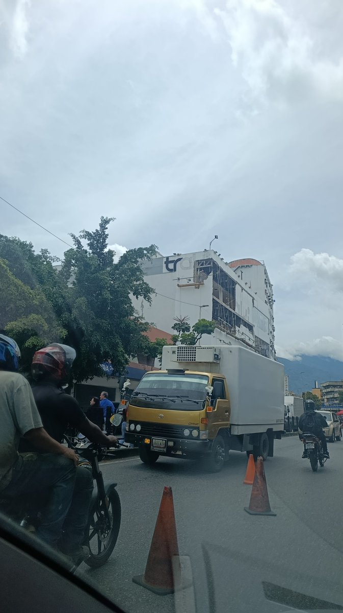 rcontrerasb's tweet photo. #30Jun2026 así quedó el Traki de la Av San Martin #Caracas #Venezuela https://t.co/wT5ifESl5K