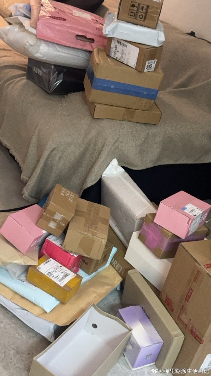 hzRAq2SEzM1TpBH's tweet photo. Just opened my long-awaited express parcel—unboxing joy hits different! https://t.co/FWkBx9HAbG
