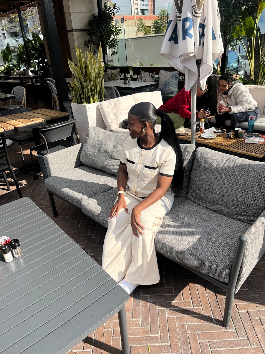 KagisoTheFirst's tweet photo. June 🍃👌 https://t.co/b7xr5dNYDe