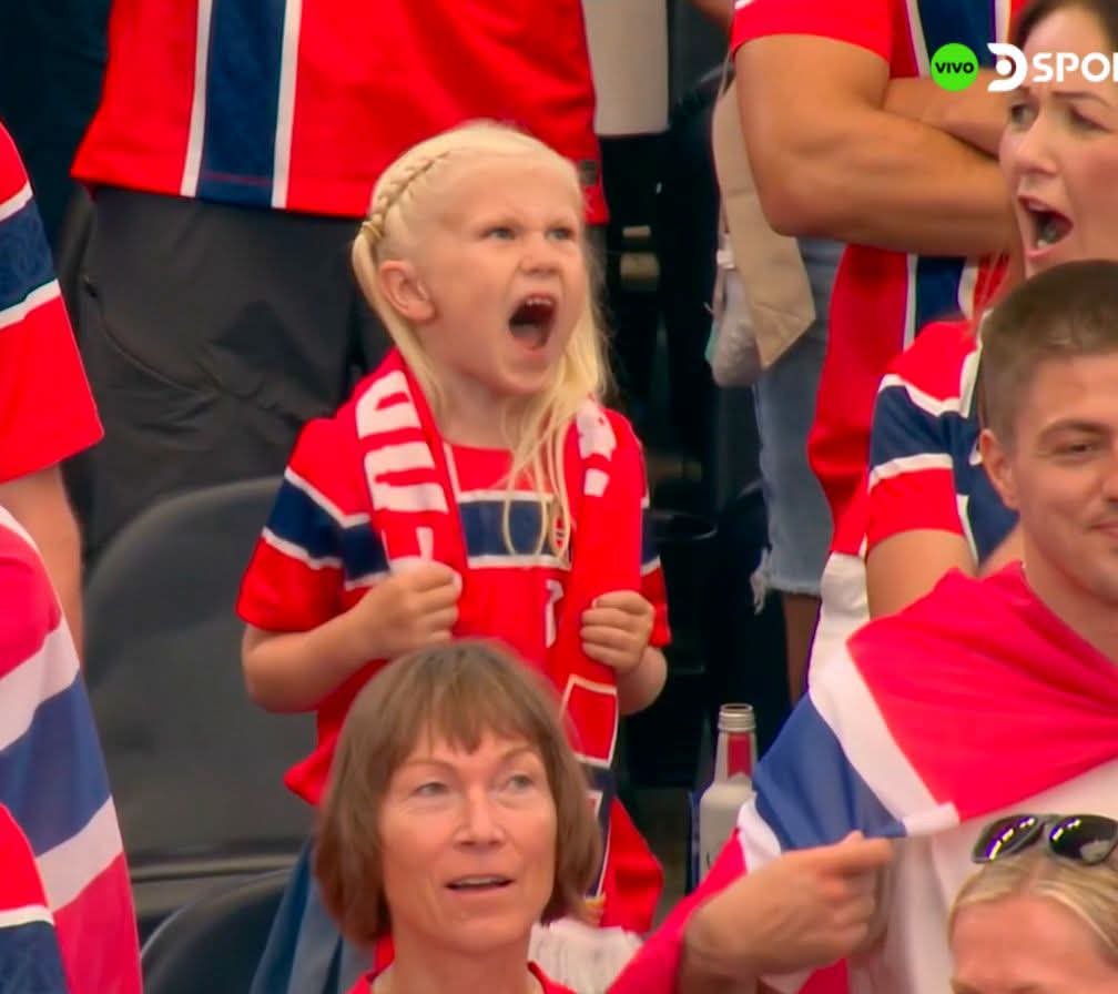 Sanyorchv's tweet photo. *La niña Haaland no existe*
La niña Haaland 🇳🇴: https://t.co/ug8M7128Aa