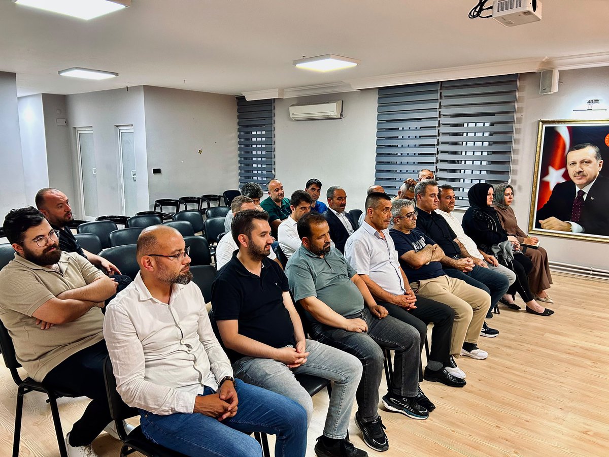 SSonugelen's tweet photo. Merkez İlçe Başkanlığı olarak haftalık olağan toplantımızı gerçekleştirdik. Teşkilat çalışmalarımızı değerlendirerek istişarelerde bulunduk. https://t.co/rJ7JXdjYHw